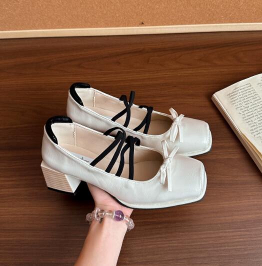 【上品ガーリー】リボン付きスクエア厚底パンプス（5cm・合皮）