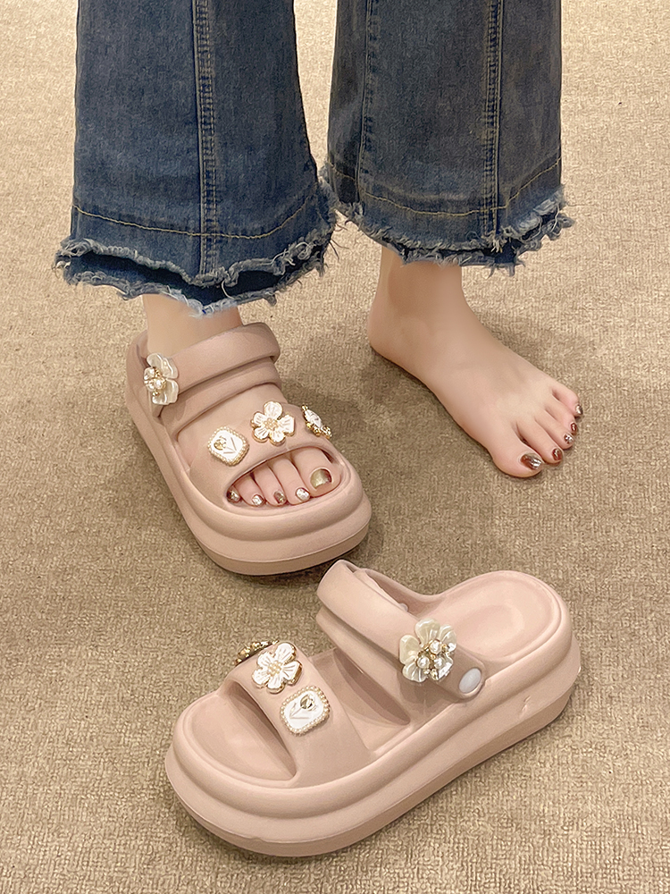 厚底 花飾り金具付きベルクロストラップ厚底サンダル