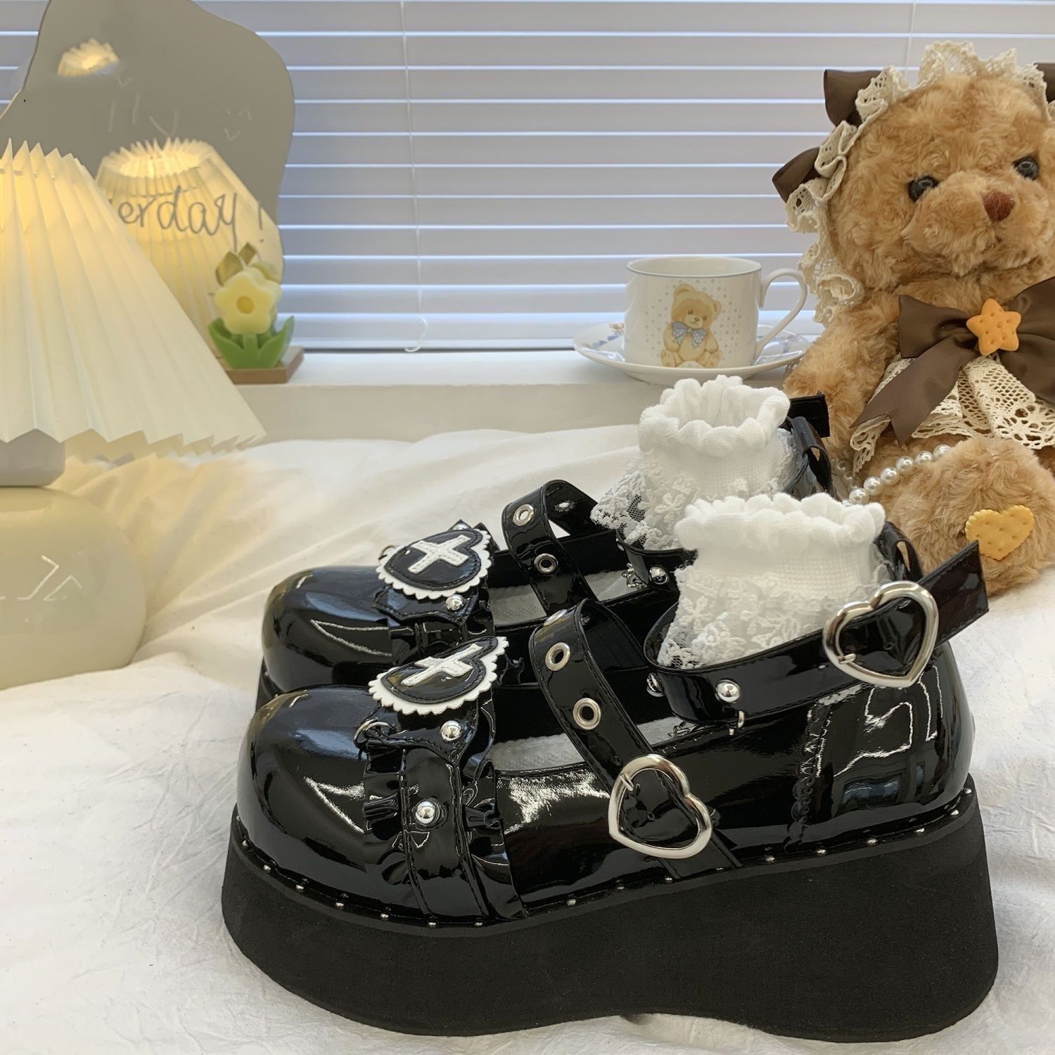 厚底 ハート型バックル付きストラップ厚底ローファー